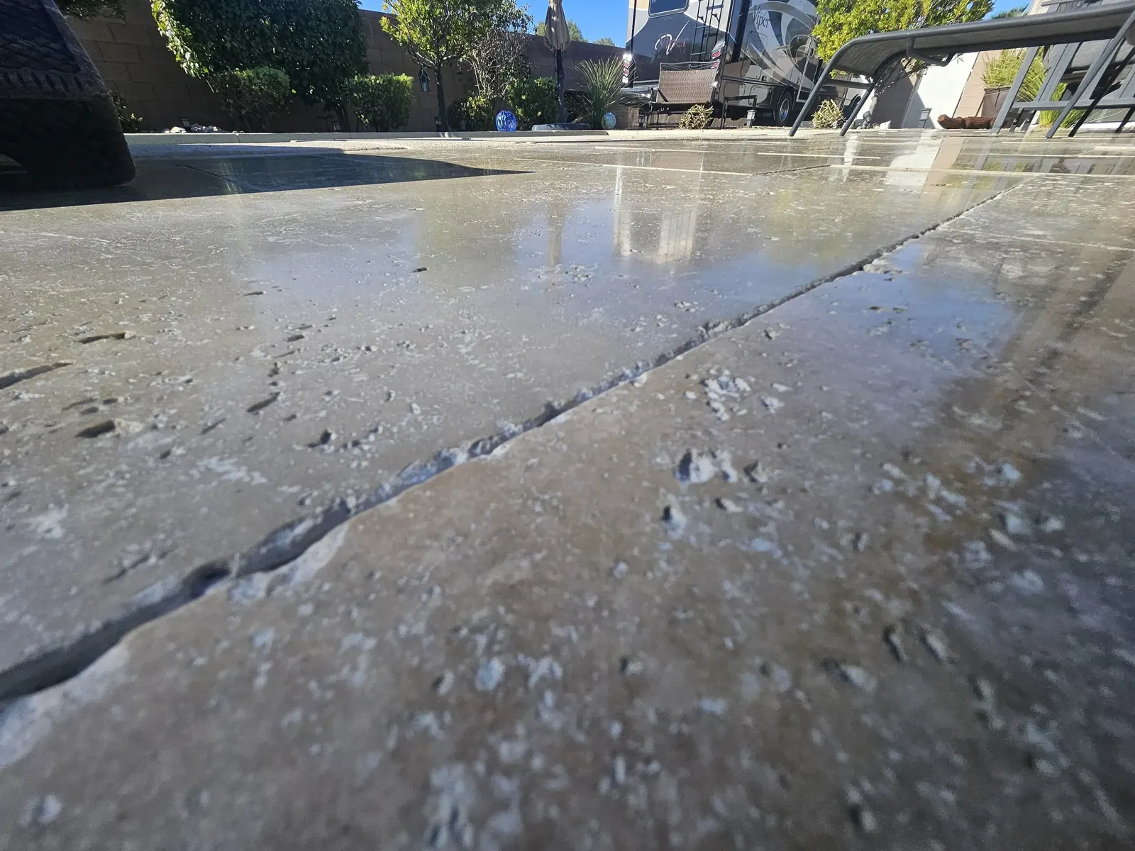 Travertine surface with an even finish